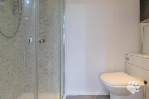 En-Suite to Bedroom 4