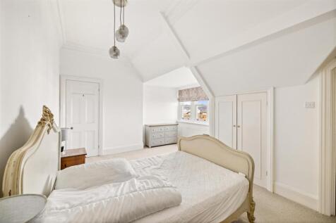 Bedroom (3).jpg