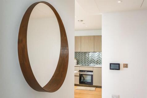 Flat 2508, 145 City Road London    (11).jpg