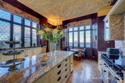 Elizabethan Suite (47).jpg