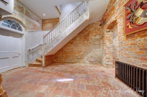 Elizabethan Suite (19).jpg
