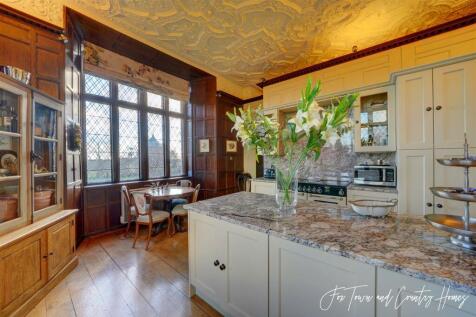 Elizabethan Suite (48).jpg