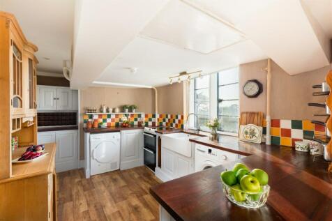 11-Westwood_house-20240918-kitchen-1.jpg