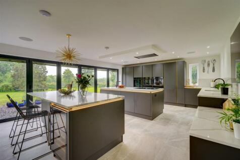 Roundhill Lodge (24).jpg