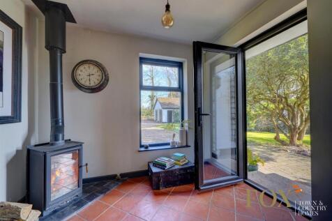 White Cottage (11).jpg