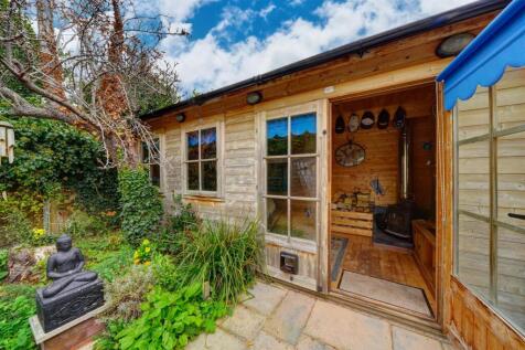 8 Lambert Rd (16).jpg