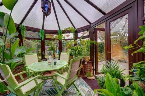 8 Lambert Rd (6).jpg