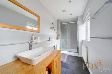 23 Hawthorn Rise (24).jpg