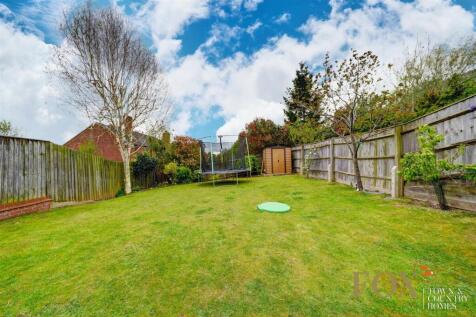 23 Hawthorn Rise (30).jpg