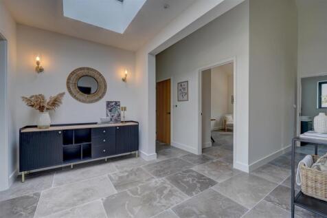 Arrow House (30).jpg