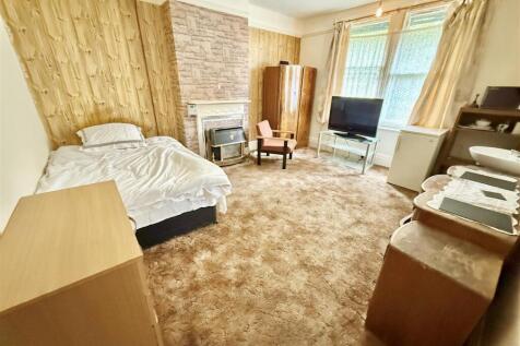 ROOM 4
