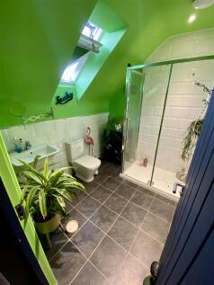 EN SUITE SHOWER ROOM