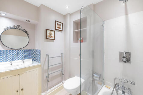 Bathroom 2.jpg