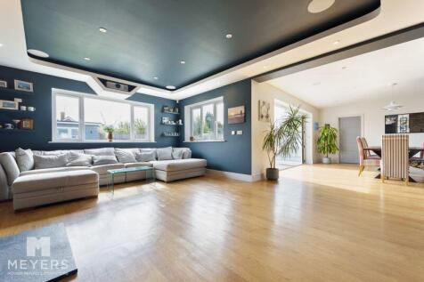 Semi- Open Plan 