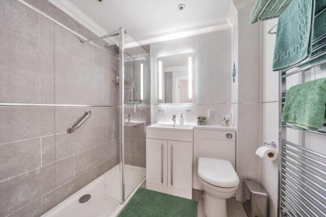 Main Shower Room 