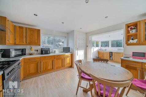 Kitchen / Breakfast Room