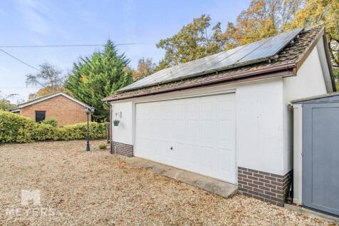 Detached Triple Sized Garage