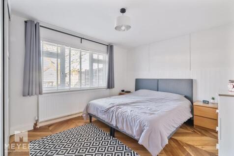 Downstairs Bedroom 1
