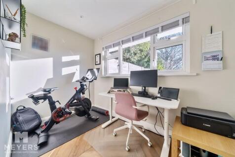 Downstairs Bedroom (4)