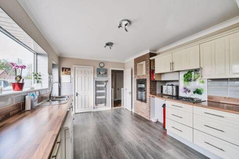 Spacious Kitchen