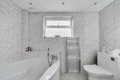 Family Bathroom (Upstairs)