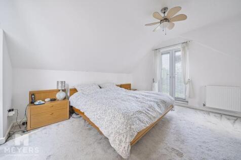 Upstairs Bedroom 1