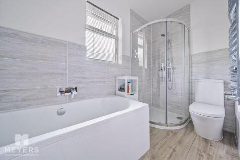 Ensuite Bedroom 1
