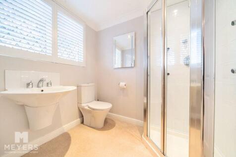 Ensuite Bedroom 1