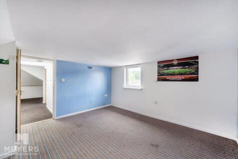 Upstairs Bedroom (restricted height)
