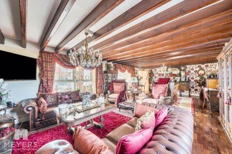 Snug / Dining Room