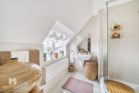 Ensuite Bedroom 2