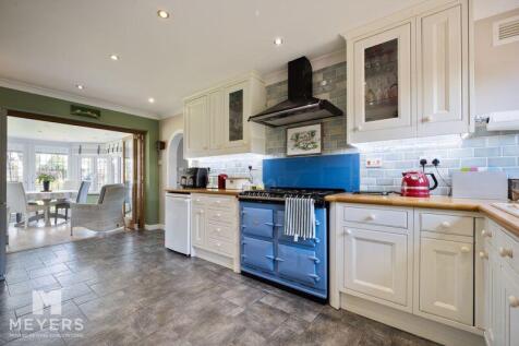 Kitchen / Breakfast Room