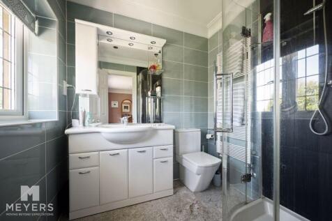 Ensuite Bedroom 1