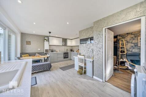 Kitchen / Breakfast Room