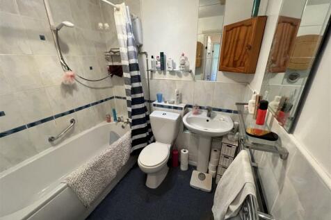 Bathroom.JPG