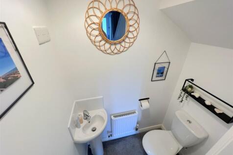 Downstairs WC.JPG