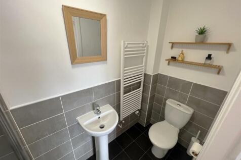 En-suite B.JPG