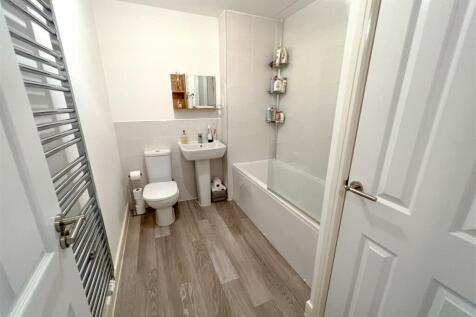 Bathroom.JPG
