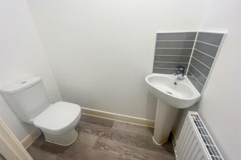 Downstairs WC.JPG