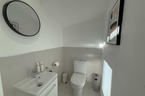 Downstairs WC.JPG