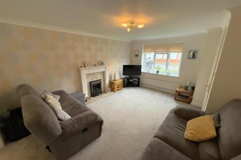 Living Room B.JPG