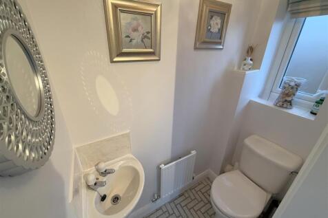 Downstairs WC.JPG
