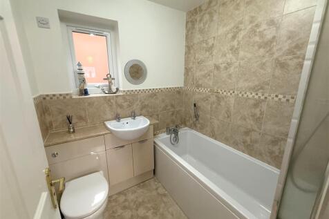 Family Bathroom.JPG