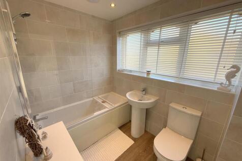 Family Bathroom.JPG