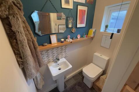 Downstairs WC.JPG