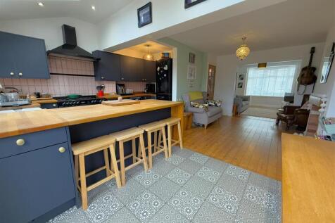 Dining Kitchen.JPG