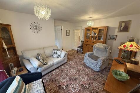 Living Room B.JPG