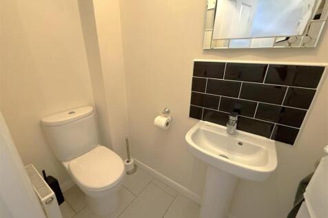 Downstairs WC.JPG