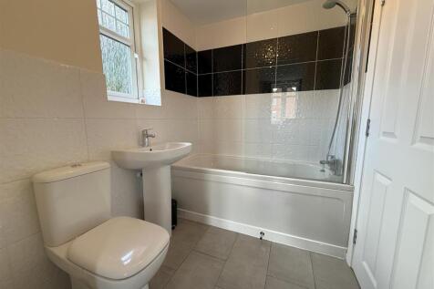 Family Bathroom.JPG