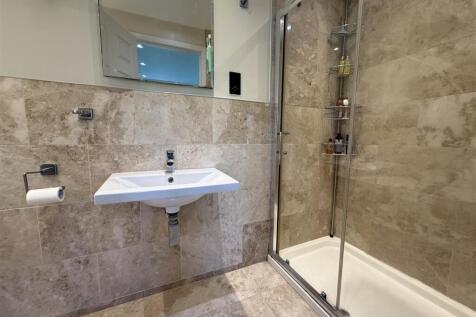 En-Suite A.JPG
